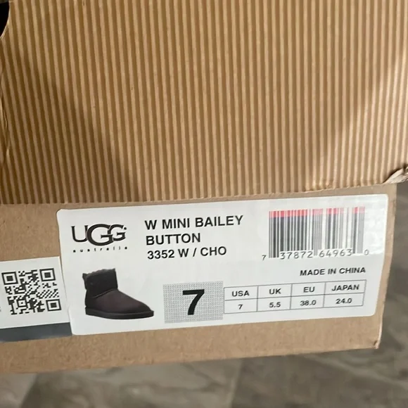 Ugg Mini Bailey Button - Picture 6 of 6